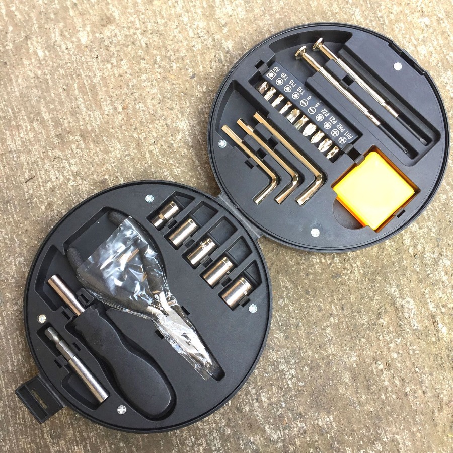 รับผลิตชุดเครื่องมือซ่อม แบบพกพา Tool kit ทรงล้อรถ ทรงลูกบอล  รับสกรีนโลโก้ เครื่องมือช่าง ชุดไขควง ของแจกของแถม ของพรีเมี่ยม รับยิงเลเซอร์