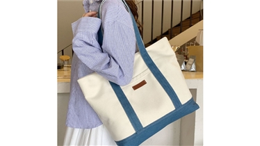 กระเป๋าผ้าแคนวาสกับความลงตัวของยีนส์ ไอเทมสำหรับทุกไลฟ์สไตล์